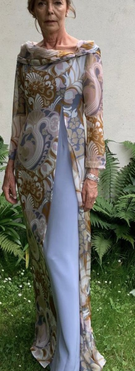 Monicaacentuado's tweet photo. #Madrinas de verano, parte 3. Aquí uno de mis Noes se convierte en un Sí. Abrigos o capas fluidas que se pueden quitar y llevar un vestido sin mangas, siempre después de la ceremonia.
Foto 1 y 2 - de Ignacio Vargas
Foto 3 - de Etro
Foto 4 - de Conchita Saiz https://t.co/XSNguFIjIJ