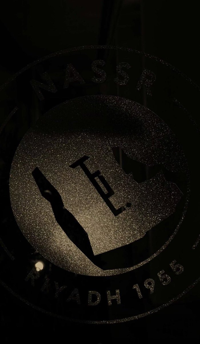 AlhazzaMutab's tweet photo. ما زال #النصر مقيدًا بالرقابة المالية بينما يرى الجميع أندية لديها قضايا ونزاعات مالية والتزامات أكبر ومع ذلك تسير أعمالها بصورة طبيعية.

السؤال الذي يستحق إجابة واضحة .! 
من أوصل النصر إلى هذا الوضع؟ 
ومن يتحمل مسؤولية أكبر القضايا المالية التي أثقلت كاهل النادي؟

إذا كان المسؤول إدارة سابقة فليُعلن ذلك وإذا كان رئيسًا تنفيذيًا سابقًا أو مسؤولًا آخر فلتُكشف الحقائق .!
جماهير النصر لا تريد التلميحات، ومن حق جماهير بطل الدوري الشفافية والمحاسبة 🧐

المؤلم أن الإجراء الذي يُفترض إنجازه في يوم واحد قد يستغرق أسبوعًا أو أكثر بسبب هذه القيود!!
 بينما المتضرر الأول هو النادي واستعدادات الفريق.. ! 

جمهور النصر من حقه أن يعرف من تسبب في هذا الواقع وما هي خطة الإدارة لمعالجة الملف وإنهاء هذه الأزمة 
وعندما اتكلم عن الادارة فأنا هنا أتكلم عن المالك ومن يتحكم بالأمور المالية.
بطل أصعب دوري مكبل ولا يستطيع العمل ؟