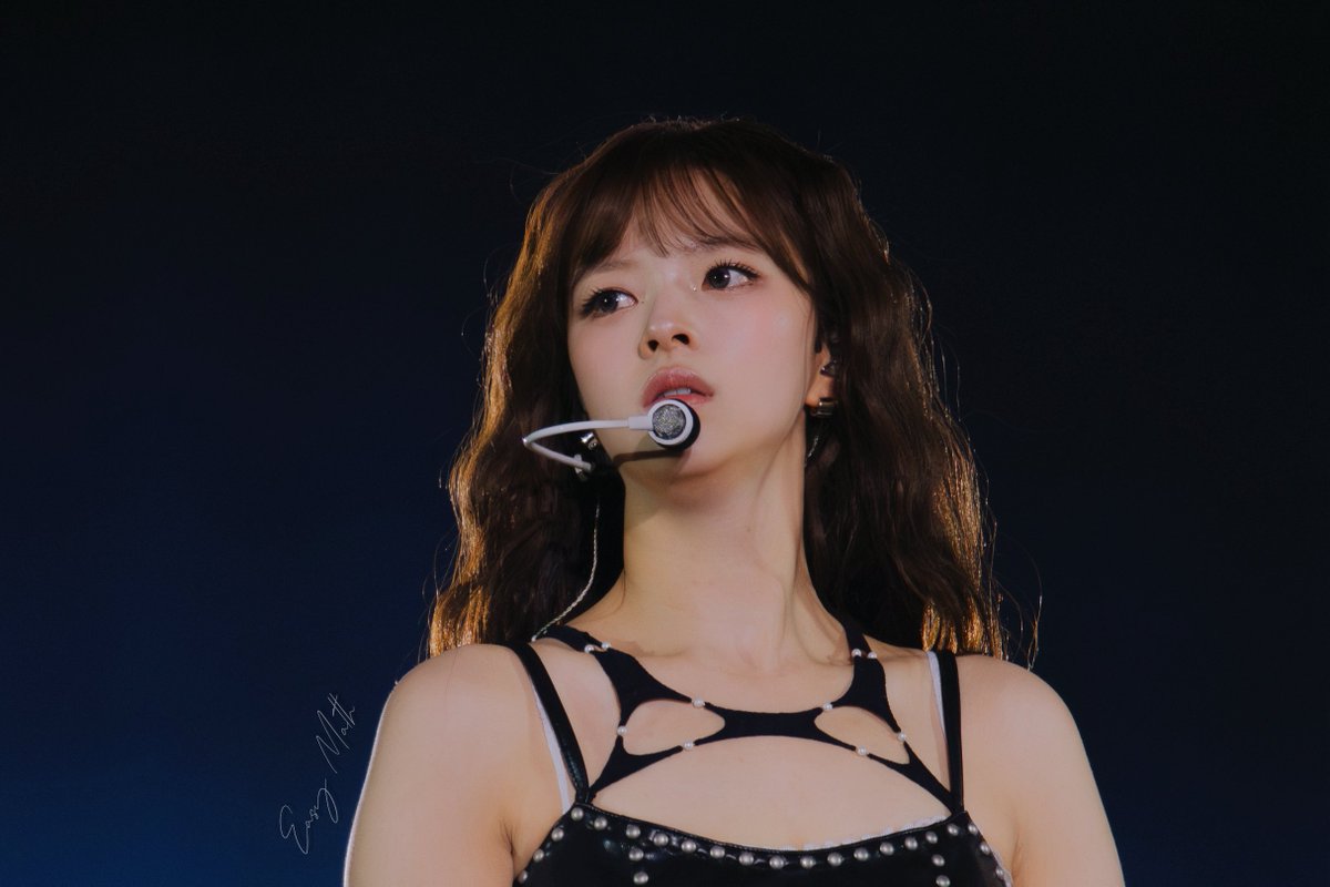 Easy_Math1101's tweet photo. ICU LOOKIN AT MY PIC
260711 Seoul D2
#JEONGYEON #정연 #ジョンヨン
#TWICE #트와이스 #トゥワイス
#TWICE_THISISFOR_WORLD_TOUR_IN_SEOUL https://t.co/MbNUFjgjiz