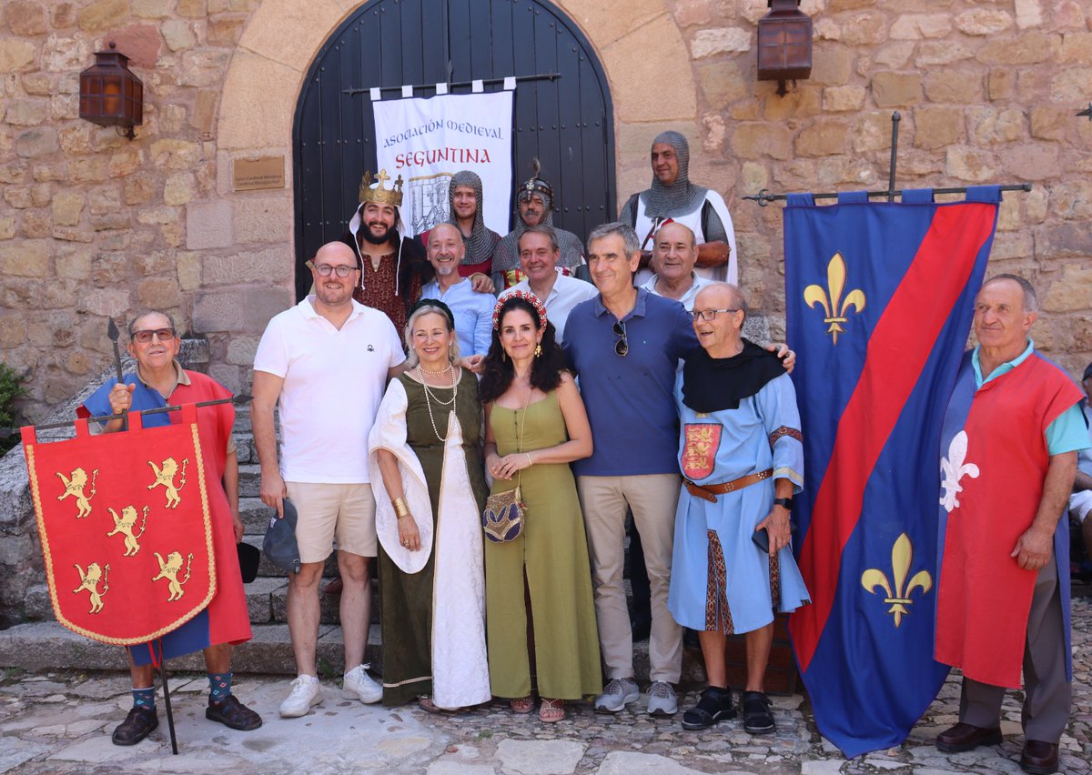 ppguadalajara's tweet photo. 🛡El PP de Guadalajara participa en la celebración de las XXVII Jornadas Medievales de Sigüenza

👥️Lucas Castillo, Antonio Román y Octavio Contreras acompañan a la portavoz popular en el Ayuntamiento, Elena Tizón, y concejales en esta cita festiva

👉 https://t.co/yo8YB6MM1L https://t.co/l1ZOIvNxiW