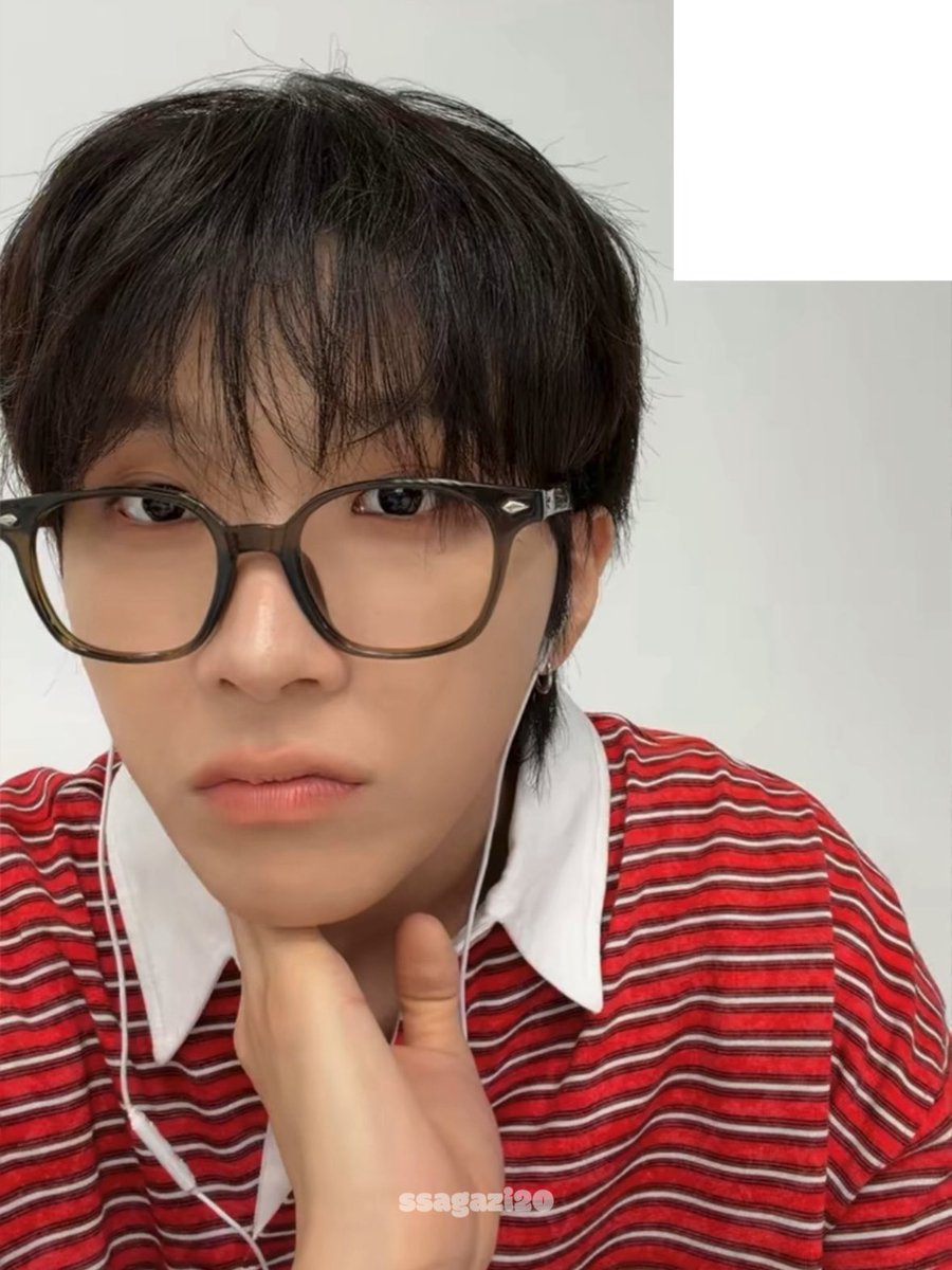 woonkuma's tweet photo. i’m such a big fan of this look.. his glasses and pretty tan skin ♡\\\♡ https://t.co/GIK9XYtxKw