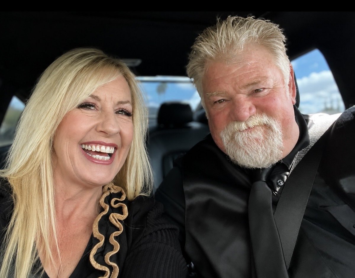 paytheladylaura's tweet photo. #Folks, #DontForgetToPayTheLady Tonight! #StorageWars 9/8c @AETV Tune in and tell a friend! https://t.co/1nrcQaH2D9