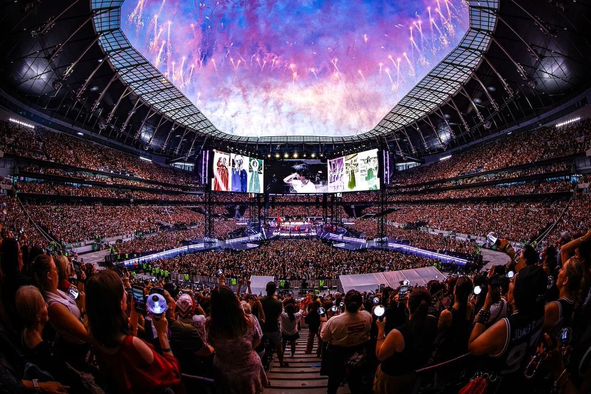 TheePopCore's tweet photo. BTS' SOLD-OUT "ARIRANG" World Tour in London earns widespread praise from British media for its spectacular production, performances, and unforgettable concert experience.

• Rolling Stone UK — 5/5
• The Guardian — 5/5
• The Mirror — 5/5
• The Telegraph — "Blockbuster Spectacle"
• CLASH Magazine — "A lavish and celebratory performance"
