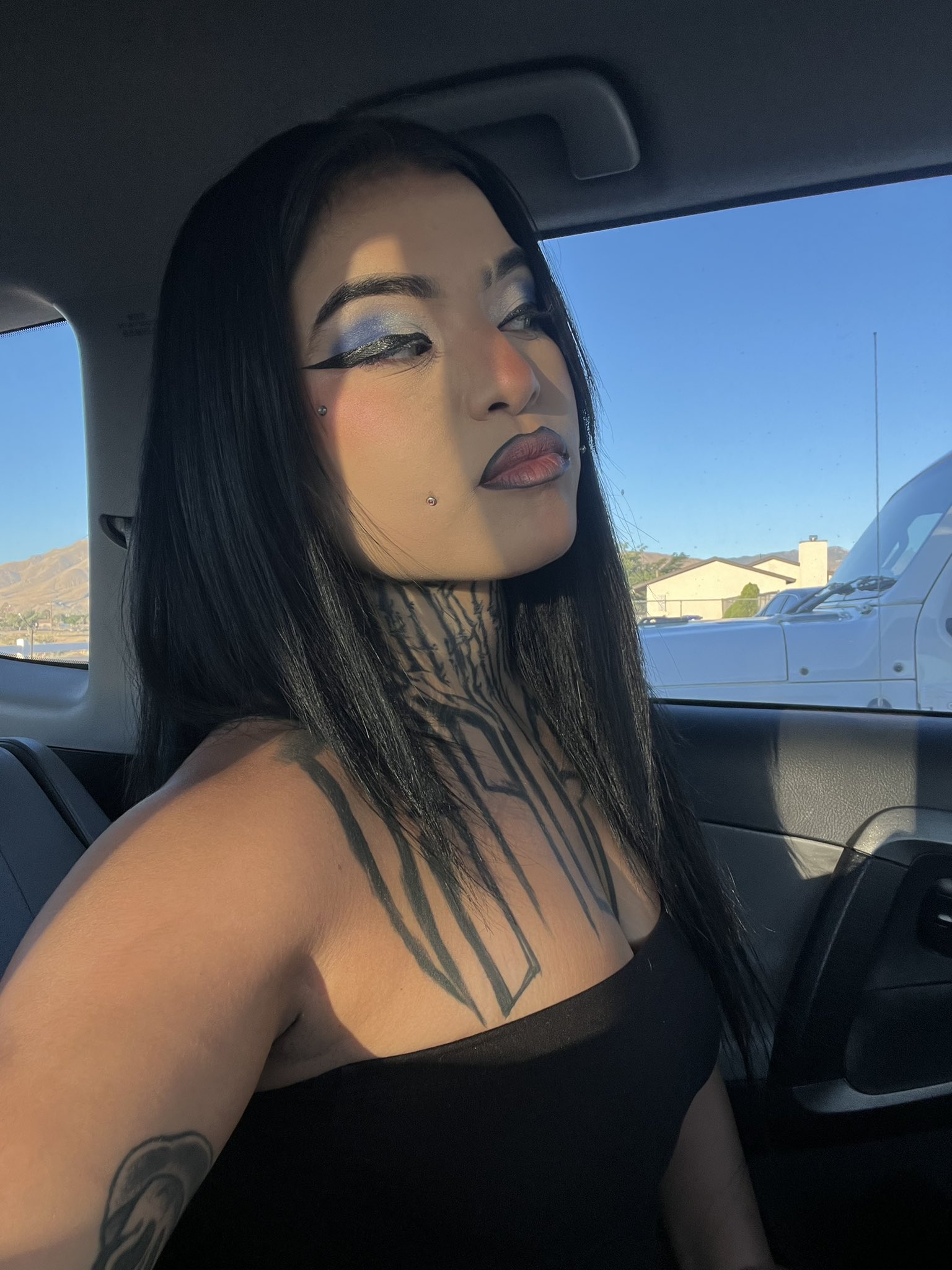 2 pic. I just looked so good this day ugh https://t.co/Vx3bfiVhmE