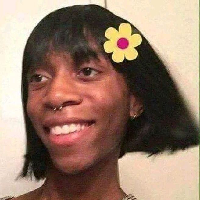 sspunky_'s tweet photo. tava muito quietinha aí fui lá e meti a tesoura no cabelo hihi https://t.co/hm3KpjskQz