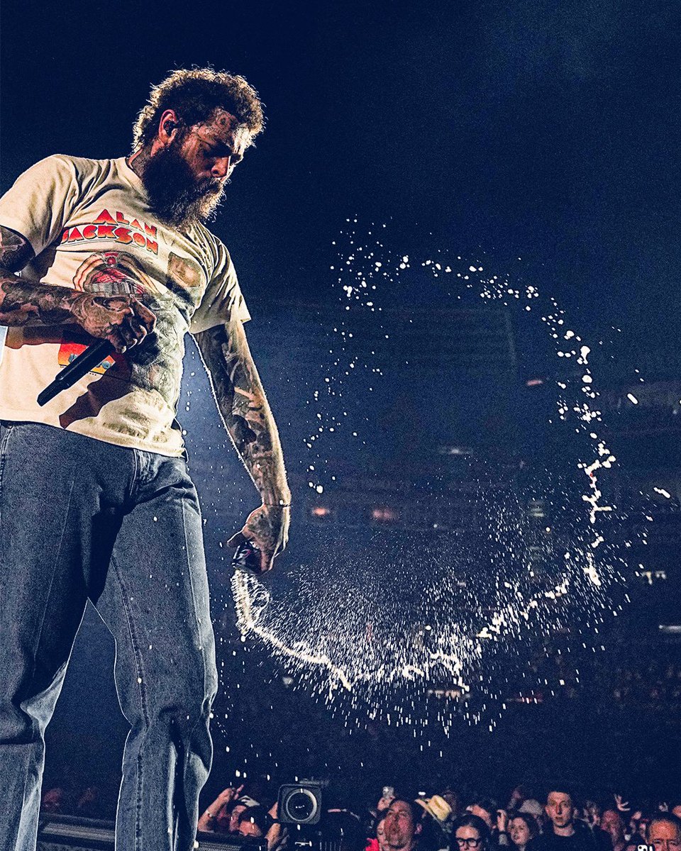 PostMalone's tweet photo. cleveland we love you guys!! 💖 https://t.co/Wtb69q4W3w