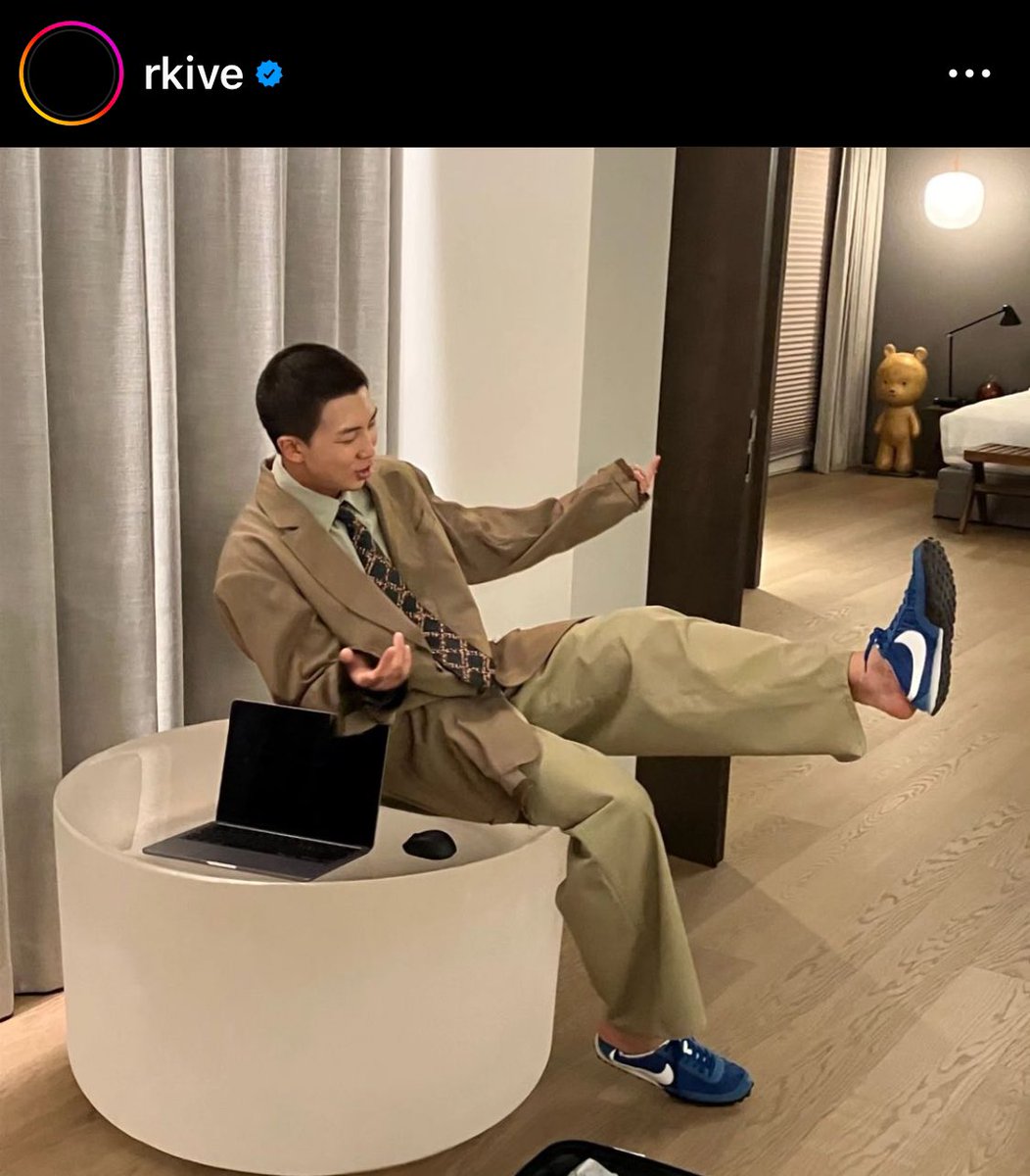 myjoonmymoon's tweet photo. Joon also attended the Roni Horn exhibit in 2022. Horn is an openly lesbian American artist. Joon owns at least 1 piece by Horn and it's in his home. + https://t.co/6S2cfcVLIb