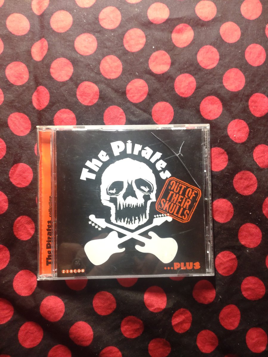 cIbEsZpennrq9Ue's tweet photo. 今朝の1枚💿️🤓🎶
皆様、おはようございます❗️🙂🖐🏻
今日も曇り☁
場所によってはにわか雨☔降るかもですが、
蒸し暑くなるそうなので水分補給🥤忘れずに!😁✌️
今日も皆様がステキな日になります様に‼️😀👍🏻💖✨
今日のT👕は
#LEWLEWIS
#ThePirates
#OUTOFTHEIRSKULLS…PLUS https://t.co/KjeO1Z8teK