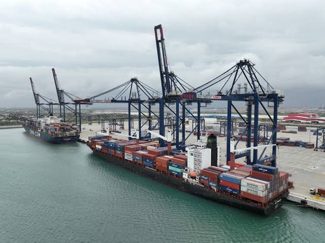 NigeriaStories's tweet photo. BREAKING NEWS: Federal Government Approves ₦286 Billion Maritime Projects

Maritime Projects Approved by FEC:

Two marine pollution control vessels at approximately ₦59.05 billion, intended to address plastic pollution and other marine waste in territorial waters, creeks, and inland waterways.

Six pilot cutter boats at approximately ₦80.03 billion, to support the transport of marine pilots and assist vessel navigation in port channels.

Two firefighting boats at approximately ₦34.06 billion, for emergency response to fires involving ships, oil terminals, and waterfront facilities.

Capital and maintenance dredging of the Escravos Channel at ₦112.85 billion, via a joint venture with the Nigerian Ports Authority and private partners, to improve channel navigability and maintain maritime infrastructure.

Representing the Minister of Marine and Blue Economy, Minister of Environment Balarabe Abbas Lawal announced that the Federal Executive Council has approved four key maritime projects aimed at modernizing the country's port infrastructure and fostering the development of the blue economy.
