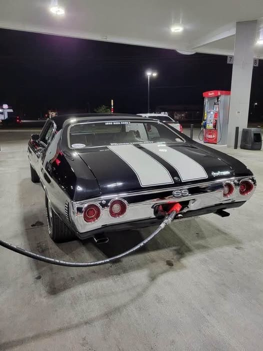skycotton2's tweet photo. Gorgeous Badass Chevelle https://t.co/P4DqdCS0JS