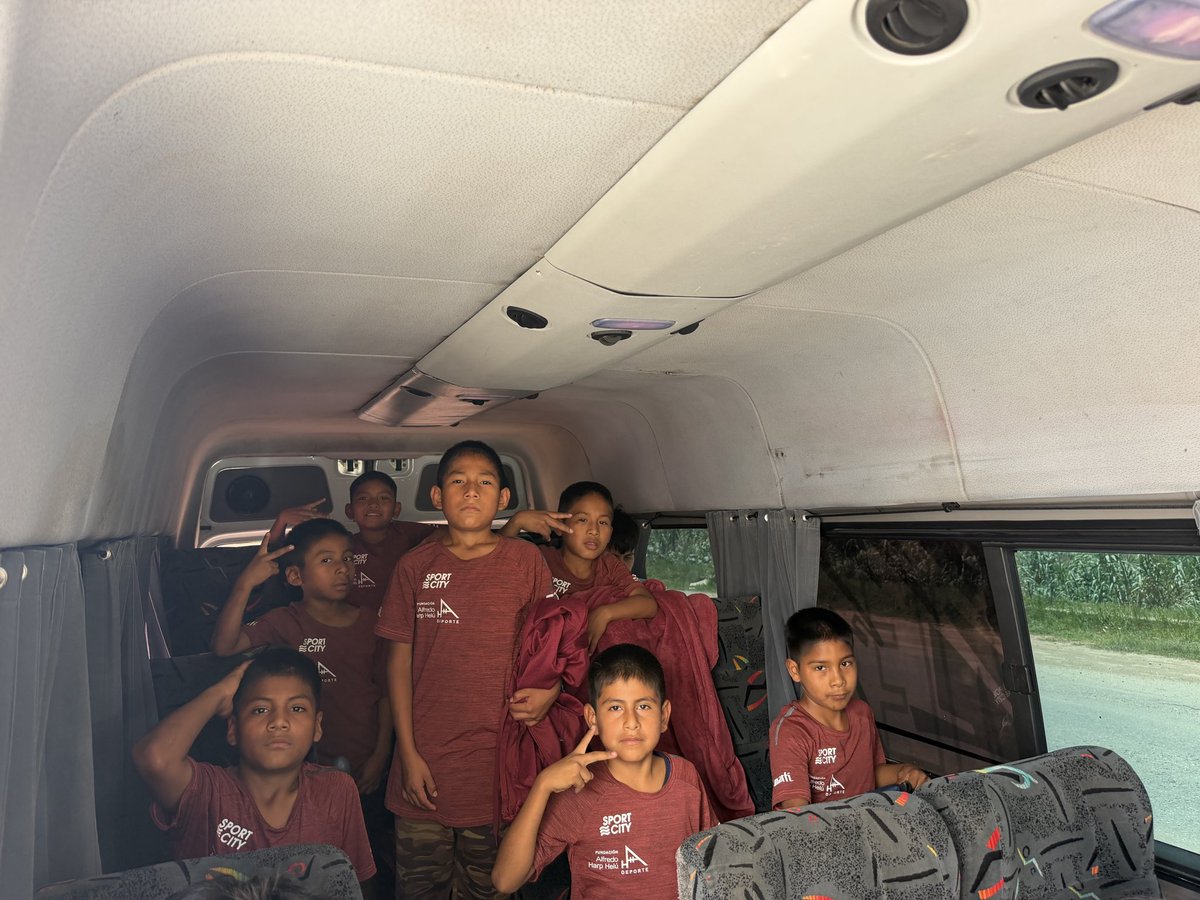 CoachBraulio's tweet photo. Con orgullo representamos a la Academia de la Nación Triqui en la Olimpiada Estatal Federada del Sector Indígena de Baloncesto 2026. Gracias a la Fundación Harp Helú por su apoyo con playeras y casacas, sembrando esperanza en la niñez indígena.
@FAHHdeporte @DanielAceves84 https://t.co/rt2RvV38uy