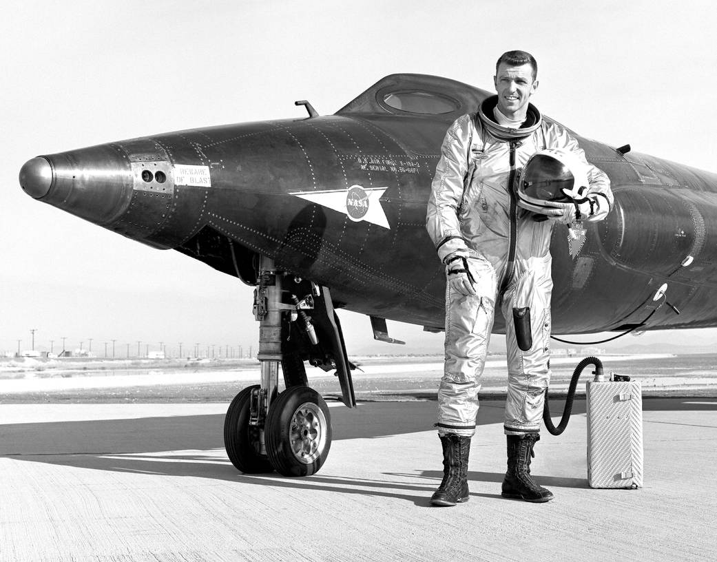 airandspace's tweet photo. On this day in 1965, USAF Capt. Joe Engle flew a North American X-15 to an altitude of more than 50 miles above ground, qualifying for astronaut wings. He was selected to become a NASA astronaut the next year and is the only person to fly both the X-15 and the Space Shuttle. https://t.co/HvWswhDpId