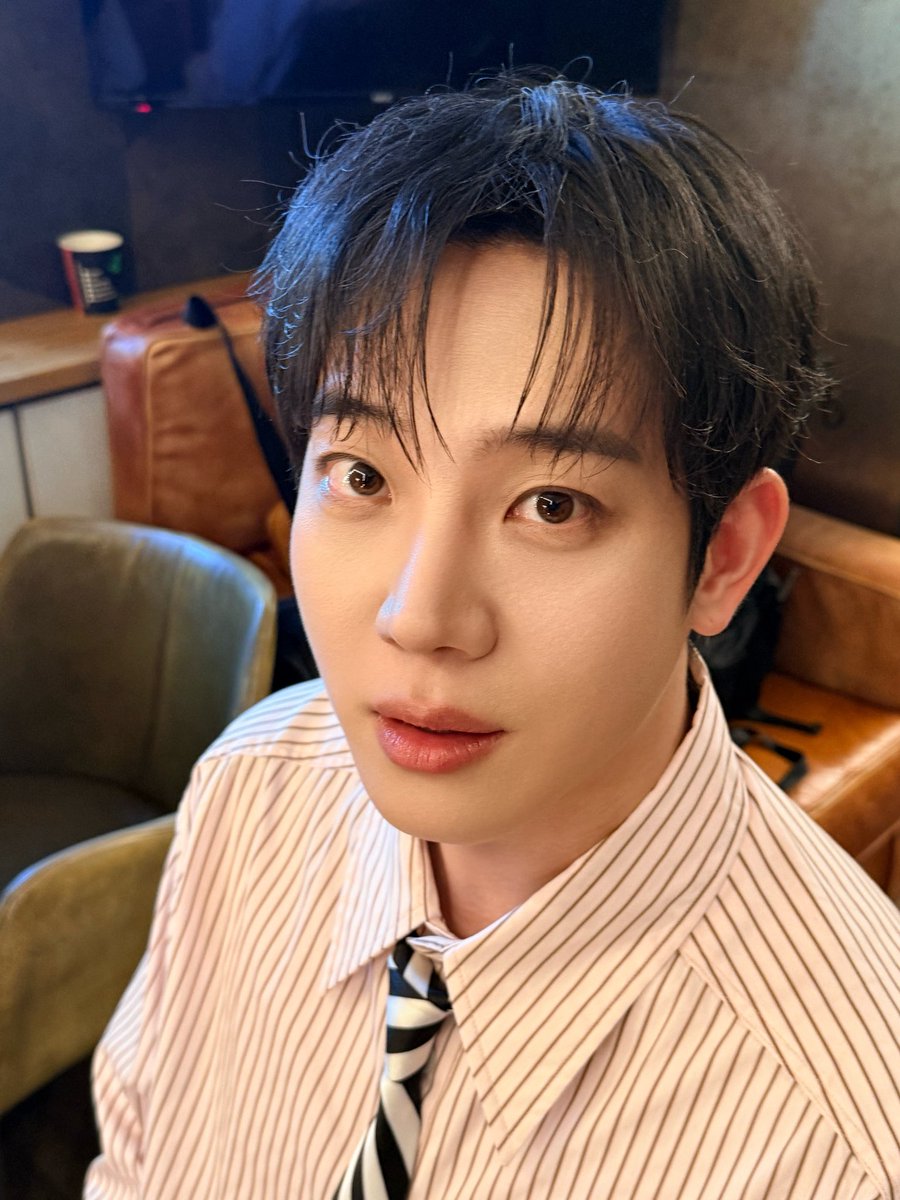 bubbletherose's tweet photo. 💬DJ 260629 — 10:28 PM BST

[photo] https://t.co/frcxsQhOmr