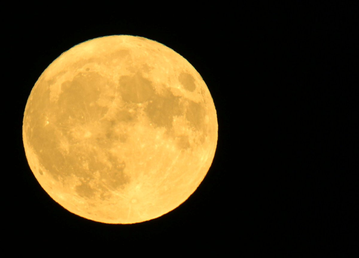 johan_klos's tweet photo. Goedenavond schitterende #vollemaan opkomst gezien vanaf #kinderdijk op #Nieuw-Lekkerland  #weerfoto had alleen mijn #instellingen nog op #onweer staan dus kwam met veel #foto's thuis grrrr https://t.co/2k7fIaZ4F5