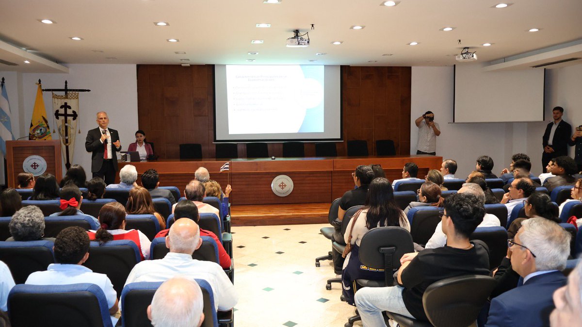 IsraelinEcuador's tweet photo. Durante su visita a Guayaquil, el Embajador Tzach Sarid mantuvo una reunión con el Rector de la Universidad Católica de Santiago de Guayaquil (UCSG), Dr. Walter Vicente Mera.

Asimismo, ofreció una charla dirigida a estudiantes de la UCSG sobre innovación y la economía de Israel, compartiendo perspectivas sobre el ecosistema de emprendimiento, tecnología y desarrollo del país.

Agradecemos a la Universidad Católica de Santiago de Guayaquil por la cordial acogida y por generar espacios de diálogo académico que fortalecen el intercambio de conocimiento y la cooperación.🤝