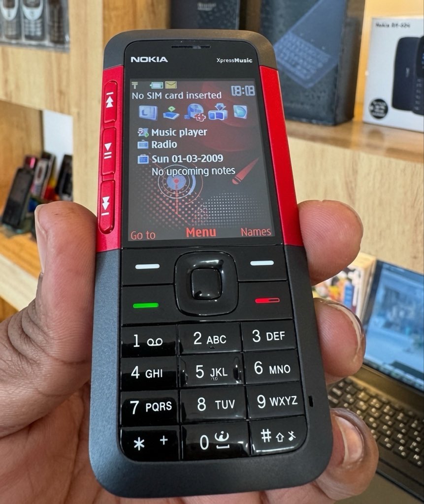 Bigwavee00's tweet photo. Brother Abbey that once live in Ibadan ekotedo upstairs house color cream in case you see this, wherever you are, God will pun!sh you 😭😭

This phone really got me into serious problem that year. I had to save up and even “tiff ” some funds from my parents just to buy it unknowingly to my parents.

Unfortunately, one night I mistakenly loose guard and the phone rang out loud. My mum immediately started shouting:
“Where did you get this phone from? Who owns it?” 😭

Out of fear, the only name that entered my head was our neighbor….Abbey 💀

My mum carried me straight to his place that same night, and as a sharp guy, Baba played along perfectly 😭

But guess what… that was the last time I ever saw that phone.

The next day when I went back after school, Baba started giving me different excuses every single time till I eventually forgot about the phone completely 😭😭

Because how do I even report him to my parents when I already lied that the phone wasn’t mine? 😭💔

Brother Abbey… ogun will take you before your t!me😭😭