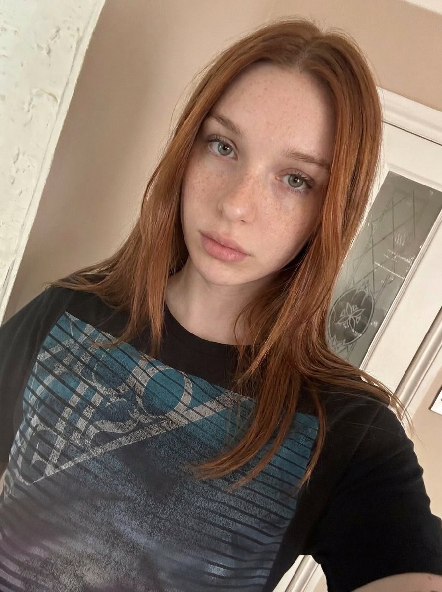 AngelsViicky's tweet photo. If a transgirl sends you a DM, would u reply? 🏳️‍⚧️ https://t.co/sLxfgpBOd9