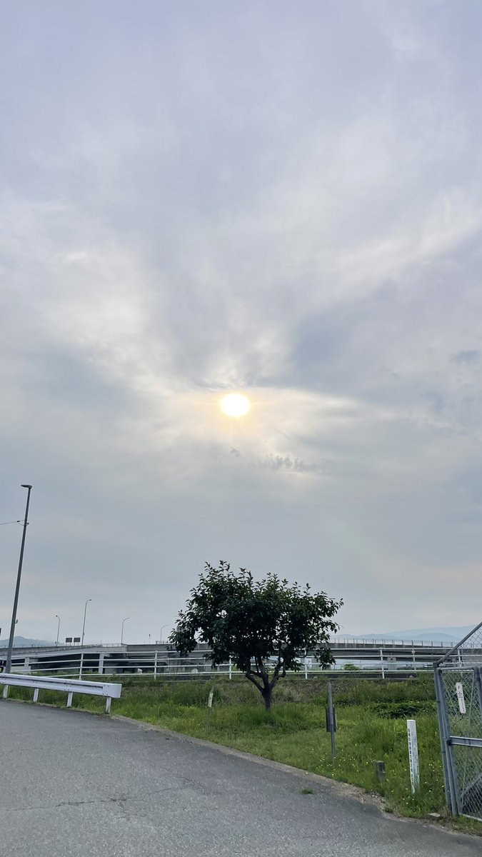 JonKichi36's tweet photo. #イマソラ 
皆々様、おはようございます♡(*Ü*)ﾉ 皆様の今日が、なるべく心穏やかになるべく笑顔で、すごせますように🙏🙏 https://t.co/rUcqEBIzcF