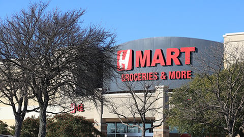 pgrocer's tweet photo. H Mart, the largest Asian supermarket chain in the United States, will soon host the grand opening of its 2nd location in Austin, Texas: https://t.co/oP0hJqu5O3
#hmart #grocerynews #austin https://t.co/L9pOZFlCQe