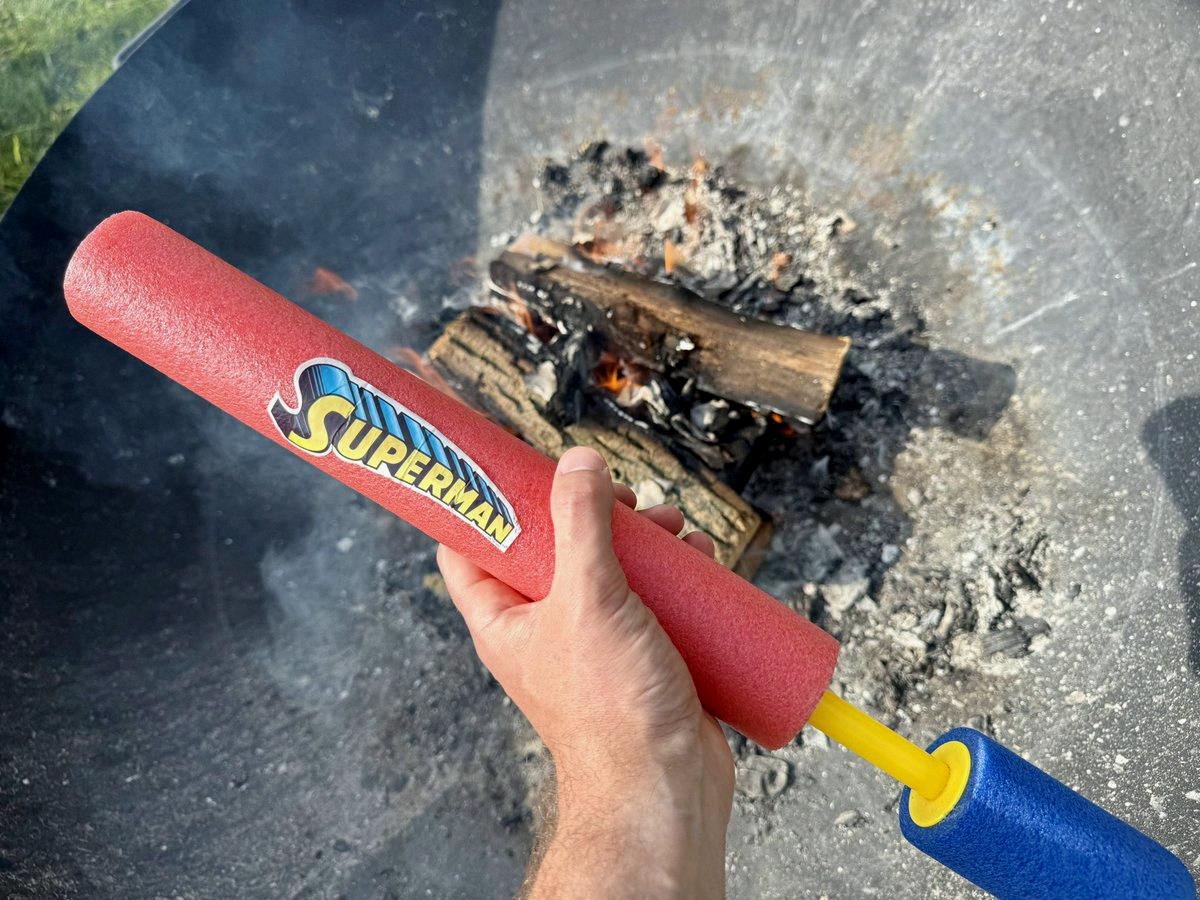 arriiete's tweet photo. dad hack: 

pool noodle water blaster works surprisingly well as bellows 🔥 https://t.co/ky0Deu4A6J
