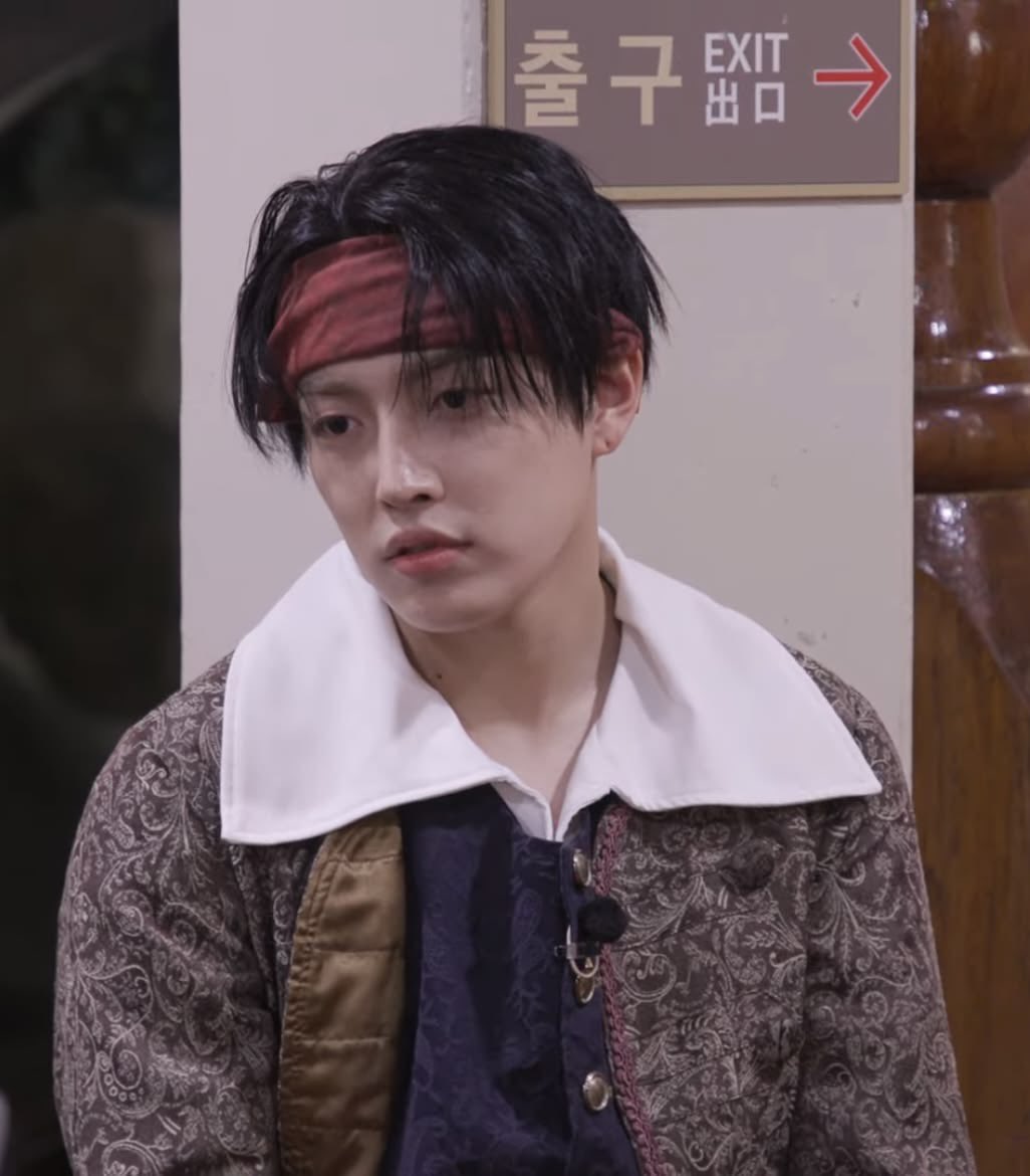 lesbians4woogi's tweet photo. god I love when he looks like you just told him you have a poster project due tomorrow and it’s 10 oclock the night before https://t.co/1EkTYL2war