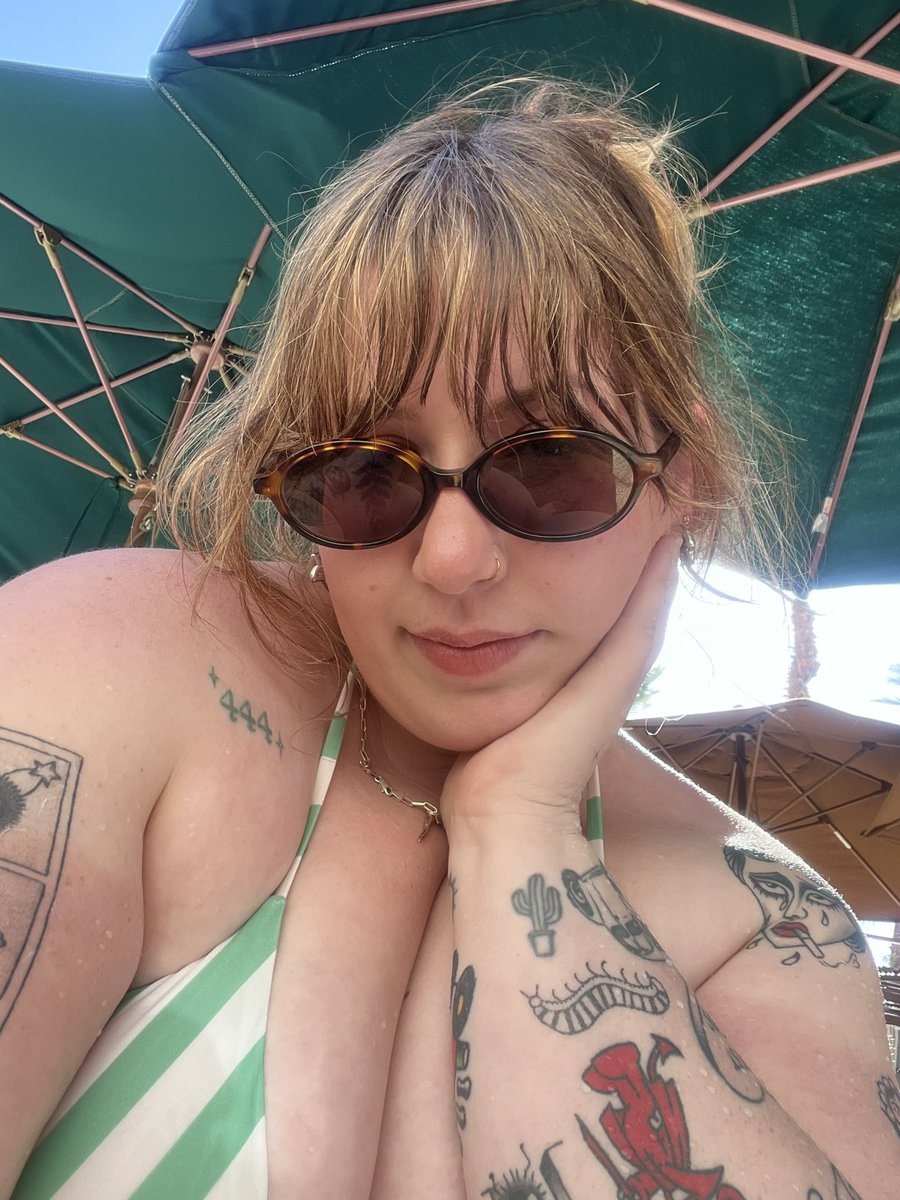 _logay's tweet photo. my gf is such a babe https://t.co/gu1GxuPEUd