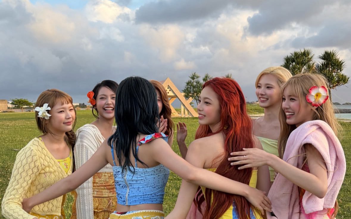 ianiluvr's tweet photo. They all look so happy🥹 my girls🫶 https://t.co/7vfobz0JZM