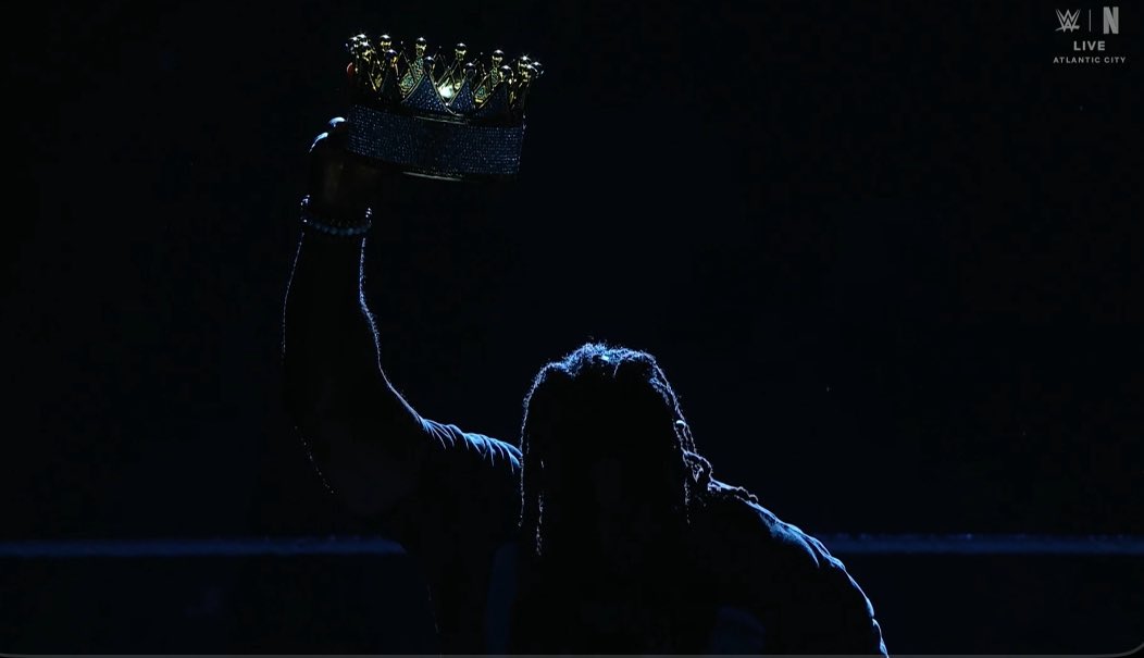 reigns_era's tweet photo. Look at how COLD this shot is.

 #WWERaw https://t.co/7xdxUmGUFF