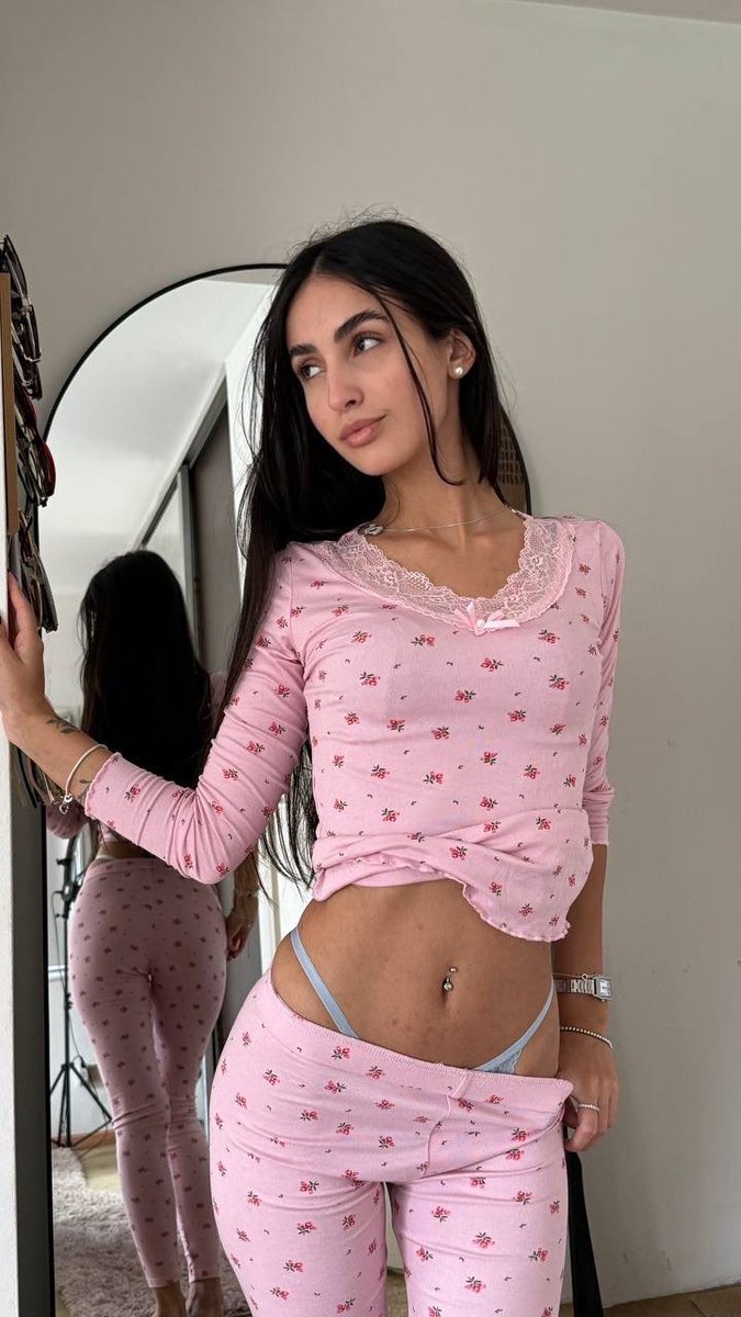 alexiaonasiiii's tweet photo. Θα με πηδ@γες;😋😈 https://t.co/DbK6cKUIDC