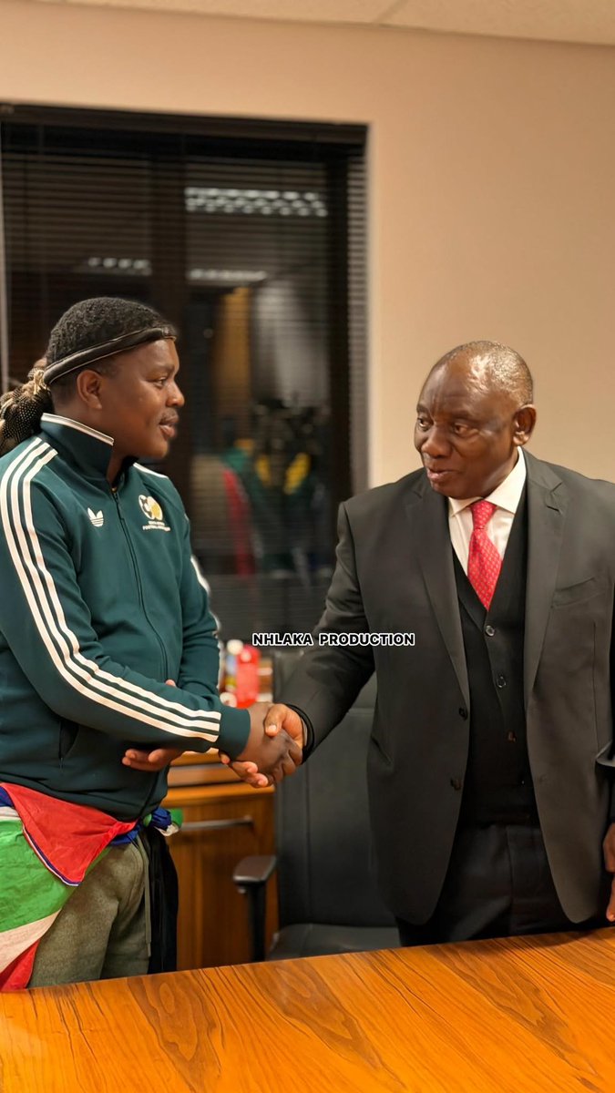 zizipho50's tweet photo. Cyril Ramaphosa met with Phakelumthakathi and Ngizwe ahead of the 30th deadline.. Phof look at their posture and respect bakhohliwe ngoku about holding him accountable and put South Africans first as they preach. https://t.co/YfrSJrIcBD