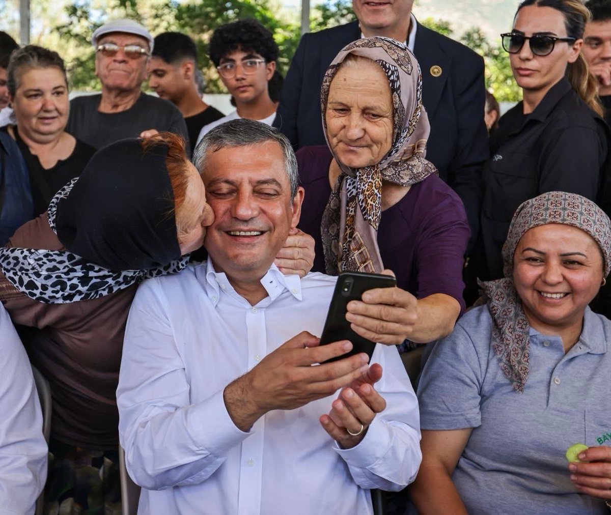 ArfKurt's tweet photo. @incecitayfa Tarihin DOĞRU TARAFINDA Milyonlarla birlikte yürüyen bir seçilmiş Genel Başkanımız Özgür ÖZEL var yürüyelim ARKADAŞLAR...
Seçilmiş 
Genel Başkanımız 
Özgür ÖZEL'dir.
SİZİNLEYİZ...
👏👏👏👏👏👏👏👏👏
Seçim OTOBÜSÜ YOK
PARTİ BİNASI YOK 
AMA ARKASINDA ONA İNANAN MİLLETİ VAR... https://t.co/BQtHe3Z8IF