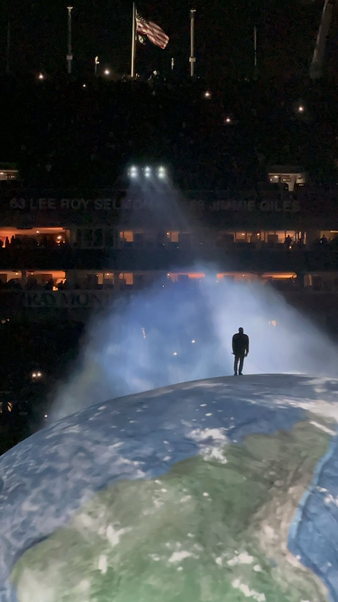 eazyworldpeace's tweet photo. On top of the world https://t.co/5IVkmxXRuh