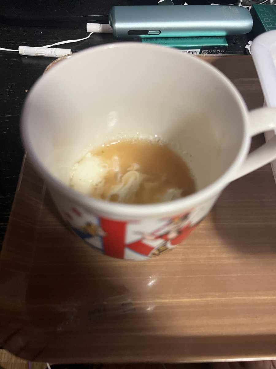 syaruVTuber's tweet photo. 今起きたことをそのまま話すぜ、日清焼きそば食べようとして、パッケージにチキンスープがついてる書いてあったから、焼きそばに卵黄いれて、卵白をチキンスープにいれてレンジでチンしたら爆発しやがった！なにをゆってるかわからないと思うが俺にもわからねぇー！！
スープがなくなりました、、、 https://t.co/02RsA5to2K