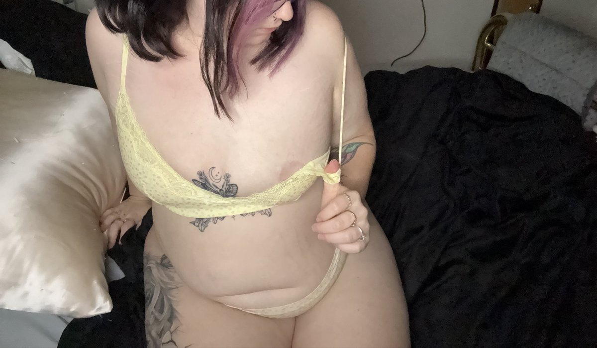 Bugg00033's tweet photo. https://t.co/j9H4CUOBvD #onlyfans https://t.co/X5Py57V7My