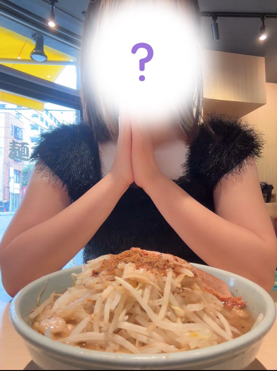 yumehare_sub's tweet photo. おはようございます。

ちとまだ回復が足りない！眠い！！
きょうはWi-Fi工事(やっと)
だから工事中に施術と勉強しっかりやって
早めに眠るぞ絶対🙌

麺100ヤサイアブラカラメ。
豚炙り。脂はいつも食べ切らない
浮かせてるごめん。つぎの
麺活はリンガーの冷やしイキたい。 https://t.co/R6MbNIg6FM