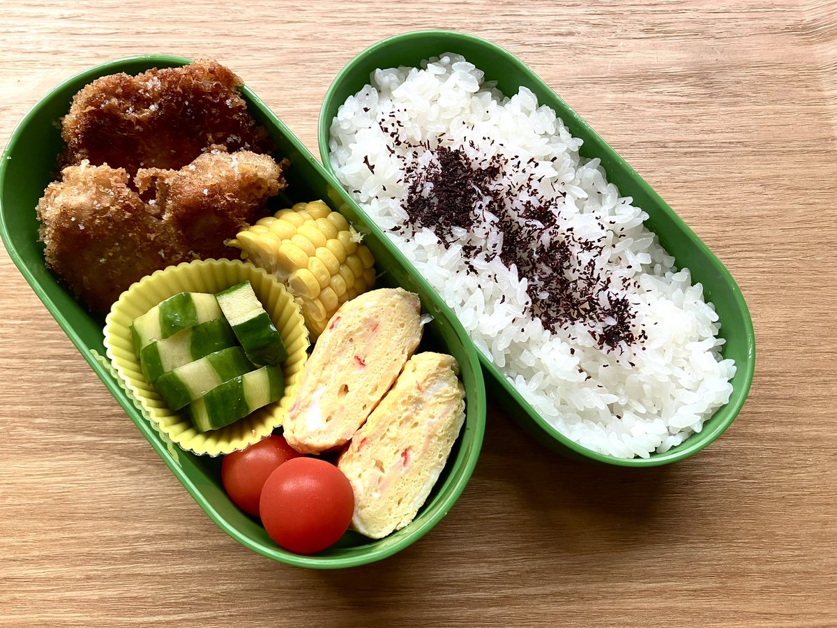 elmo181819's tweet photo. おはようございます
6/30のお弁当です♪
⭐︎ひれかつ ⭐︎カニカマ入り卵焼き ⭐︎きゅうりの浅漬け
あれ⁇今日で今年も半年終わった⁇早い！！
#お弁当記録 #えるものお弁当記録 https://t.co/w6c6Wj4sZb