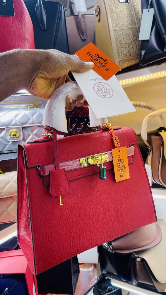 Joyyyyyyyy08081's tweet photo. If you are to choose would you you go for the Hermes and Chriskalla??? https://t.co/Rx7Dqv9j8G