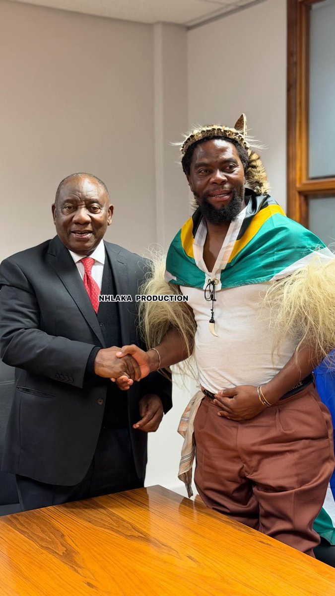 Bhekabk's tweet photo. President Cyril Ramaphosa met with Phakel'umthakathi and Ngizwe on Monday the 29th June 

To brief the President and ensure him that the 30th June marches will be peaceful, SA gossip media won't tell you this because they want something negative #Abahambe https://t.co/hXSslv2uX6