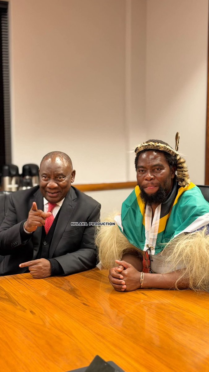 Bhekabk's tweet photo. President Cyril Ramaphosa met with Phakel'umthakathi and Ngizwe on Monday the 29th June 

To brief the President and ensure him that the 30th June marches will be peaceful, SA gossip media won't tell you this because they want something negative #Abahambe https://t.co/hXSslv2uX6