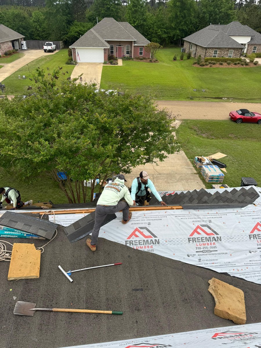 CanalesAnd37740's tweet photo. Strong roofs. Strong homes 🏠🔨
Canales Construction And Roofing LLC – 18 years of experience in Louisiana.
📞 225-276-4135
📍 Baton Rouge &amp; surrounding areas

#Roofing #Construction #HomeRepair #Louisiana #FYP https://t.co/icEIe36T3f