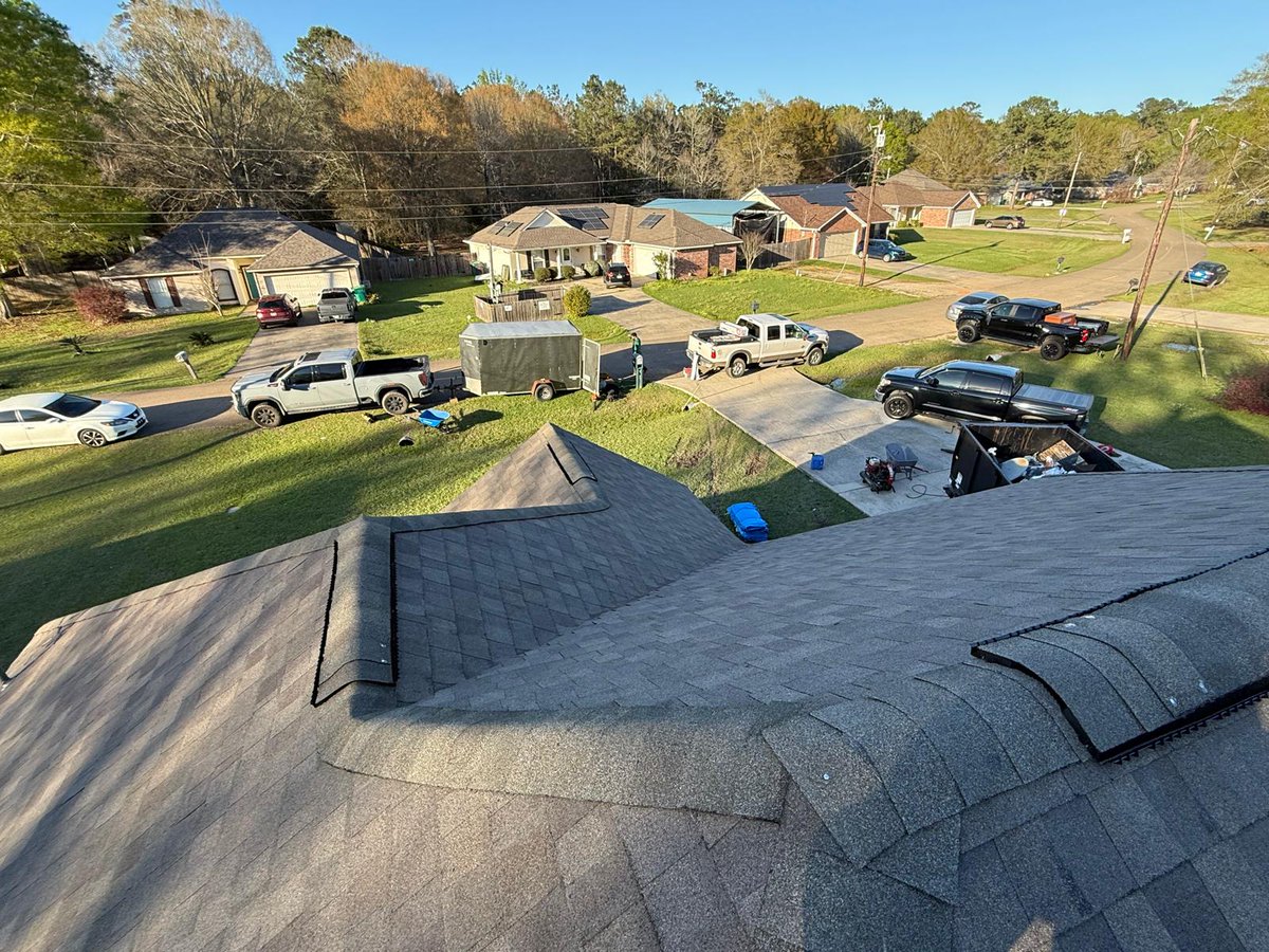CanalesAnd37740's tweet photo. Strong roofs. Strong homes 🏠🔨
Canales Construction And Roofing LLC – 18 years of experience in Louisiana.
📞 225-276-4135
📍 Baton Rouge &amp; surrounding areas

#Roofing #Construction #HomeRepair #Louisiana #FYP https://t.co/RGgoPu7I1K