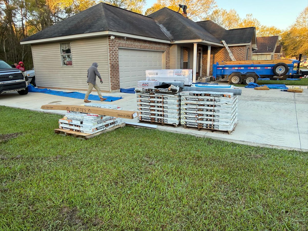 CanalesAnd37740's tweet photo. Strong roofs. Strong homes 🏠🔨
Canales Construction And Roofing LLC – 18 years of experience in Louisiana.
📞 225-276-4135
📍 Baton Rouge &amp; surrounding areas

#Roofing #Construction #HomeRepair #Louisiana #FYP https://t.co/RGgoPu7I1K