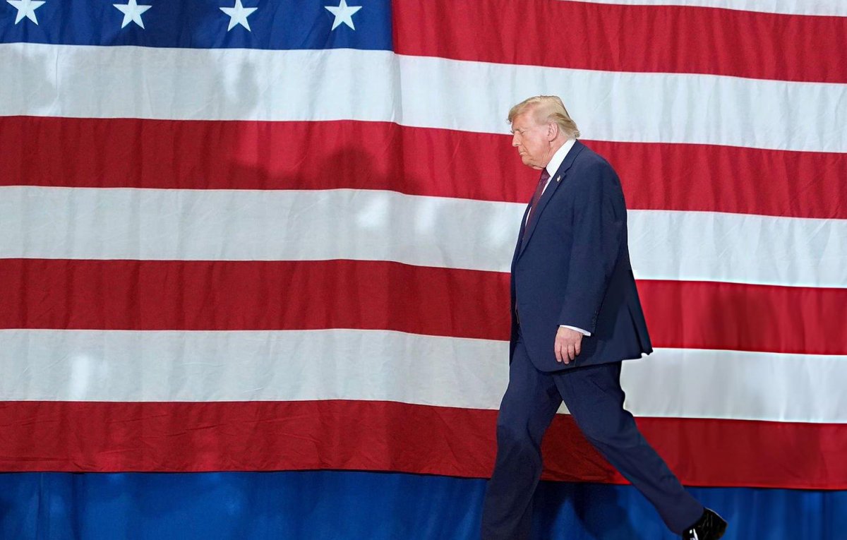 meioindep's tweet photo. 🇺🇸 Por 6x3, Suprema Corte dos EUA permite que Trump demita qualquer diretor de agência reguladora

Corte julga inconstitucional exigência para que o presidente mande embora mandatários de agências. Na prática, Donald J. Trump poderá remover diretores de reguladoras pró-democratas ou que sejam opositores da administração. A decisão foi comemorada por membros do governo, e a expectativa é a rápida troca em reguladoras estratégicas para que atuem de acordo com a agenda do governo. A única exceção é o Banco Central, que seguirá independente, exceto em casos de negliência ou má conduta.