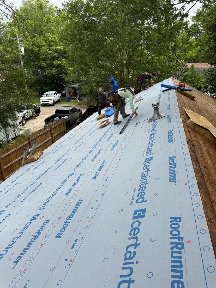 CanalesAnd37740's tweet photo. Strong roofs. Strong homes 🏠🔨
Canales Construction And Roofing LLC – 18 years of experience in Louisiana.
📞 225-276-4135
📍 Baton Rouge &amp; surrounding areas

#Roofing #Construction #HomeRepair #Louisiana #FYP https://t.co/4Pa1jhEGo4