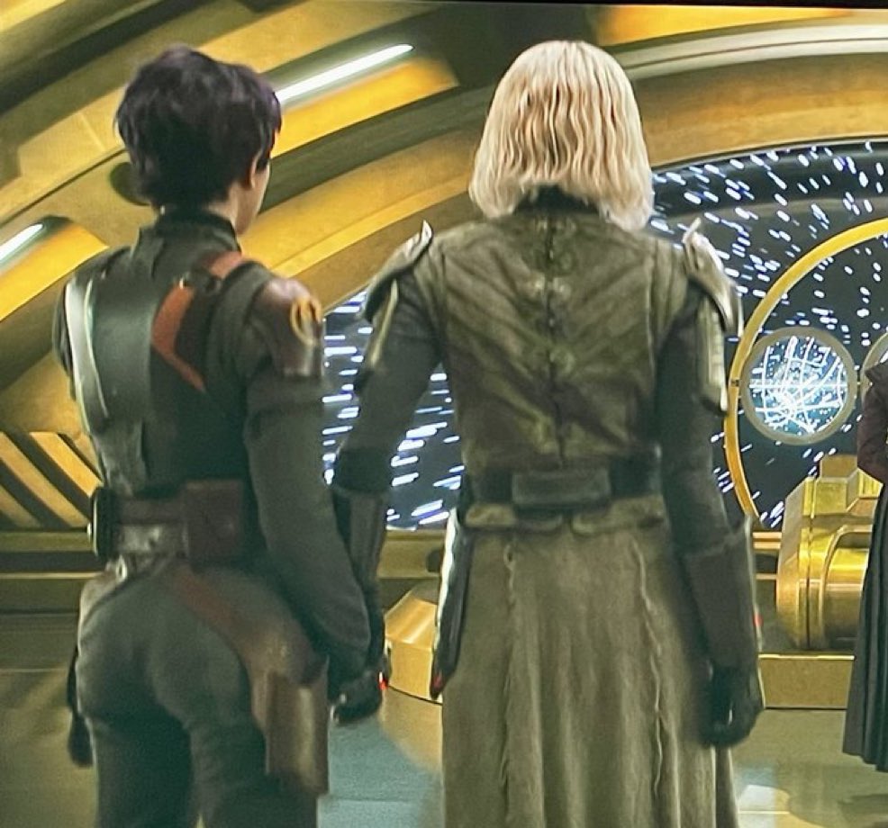 ShinHatiStatus's tweet photo. Shin Hati is still alive. Holding hands? Pretty gay if you ask me. https://t.co/gz1anY3NDt