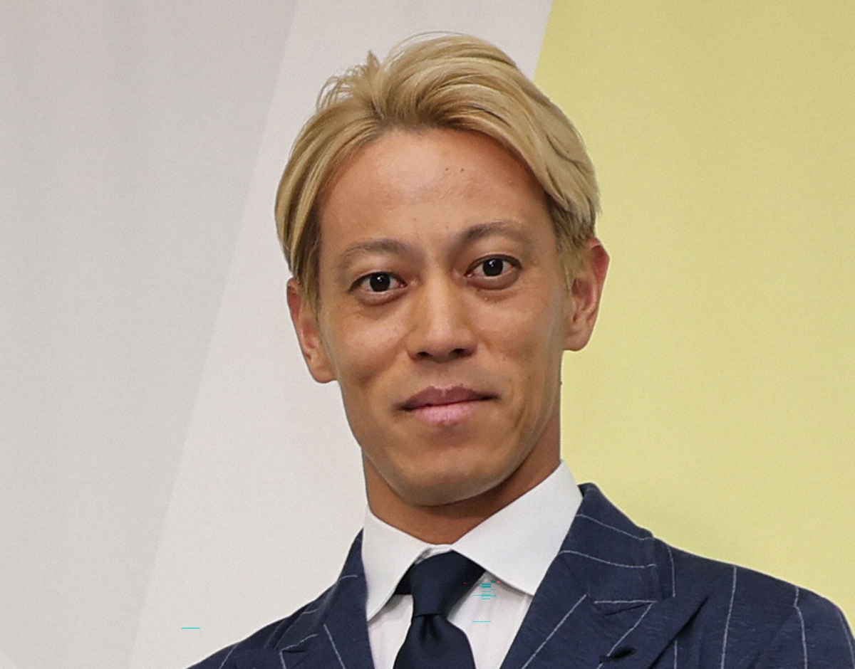 livedoornews's tweet photo. 【北中米W杯】本田圭佑、4年後は「監督としてピッチに立ちたい」 日本代表監督へ意欲
https://t.co/HtQBqt9cZN

本田はNHKの西阪太志アナから「4年後のW杯に向けてどのようなお気持ちでしょうか？」と聞かれると「やっぱり監督としてピッチに立ちたいという気持ちが強いです」と返答した。 https://t.co/ukpTv8VdiR