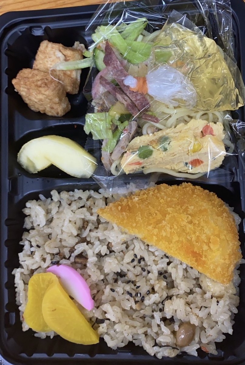 isaodoo's tweet photo. おはようございます！🌞
熊本県南関町にある功堂です。

本日のお弁当🍱
冷やし中華、鶏肉ごぼうひじきの炊き込みご飯

本日も宜しくお願いします🙇
 #南関町 #熊本 #ランチ #お昼ごはん #お弁当 https://t.co/hLYbcifb0o