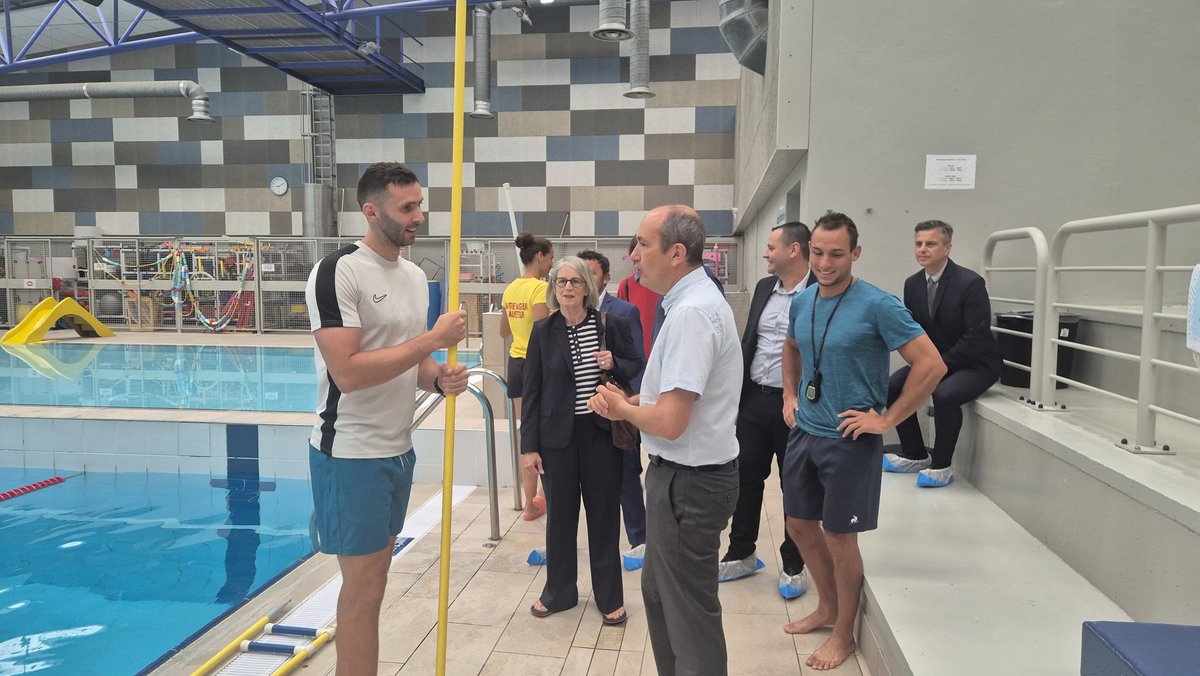 BenmiloudKarim's tweet photo. 🏊 La lutte contre les #noyades &amp; l'apprentissage de la nage sont des priorités en matière de #prévention.
Un immense merci aux professeurs d'EPS du collège Sabine Weiss mobilisés sur le "Savoir nager" avec les élèves du collège non nageurs.
Quels progrès en quelques jours ! https://t.co/o3GLjVafri