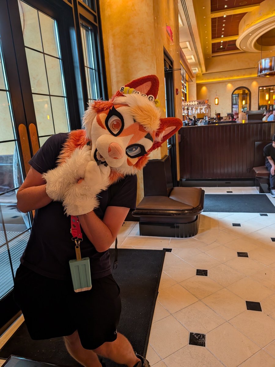 phantomtails's tweet photo. Getting a beautiful custom fursuit from a small artist: $$$

Making some employees‘ day at Cheesecake Factory: priceless https://t.co/AzXNC5S38c