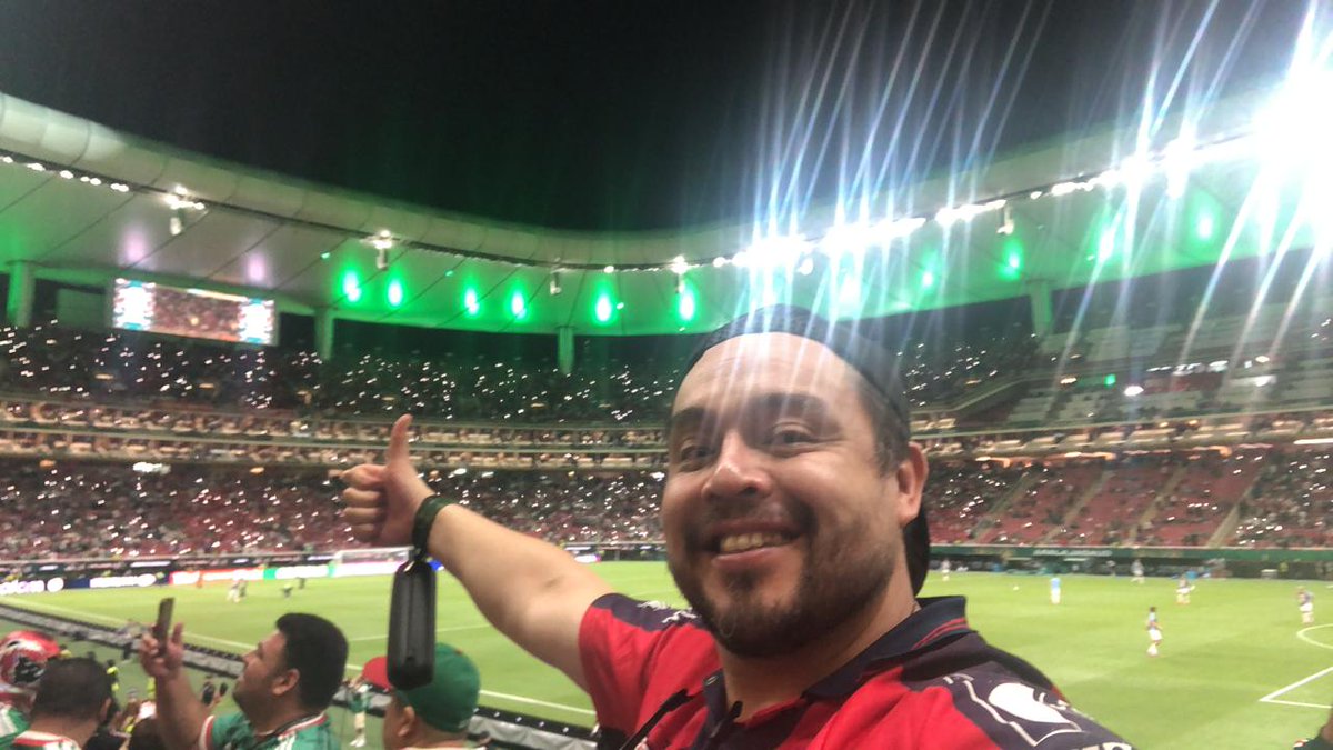 dapabajo's tweet photo. @Atlante Mi papá ama al Atlante. En un único juego me  volví azulgrana. Soñamos volver al Azteca, pero ¡ver un Mundial juntos  sería mágico! https://t.co/K3Hff9NZa0
